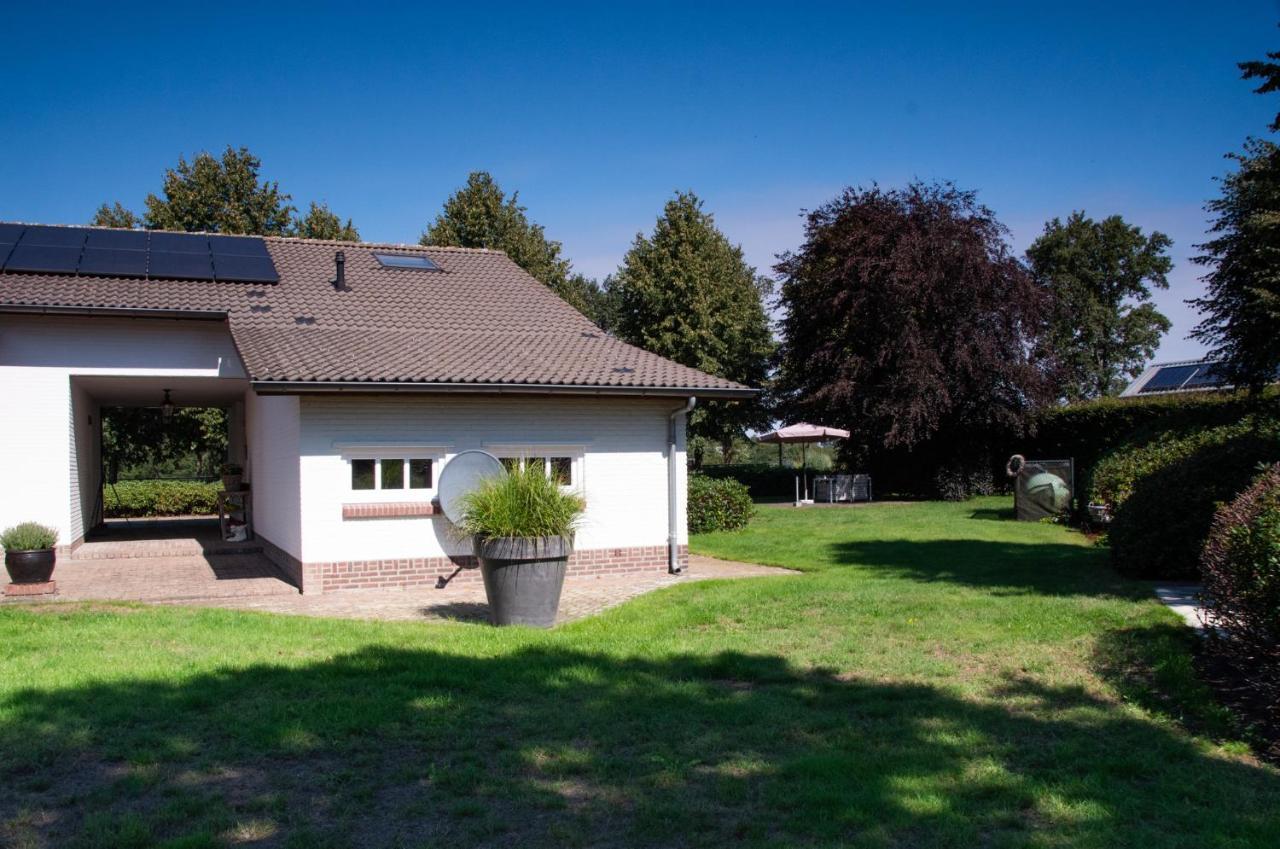 Bed And Breakfast Lindershoeve Bergeijk Esterno foto